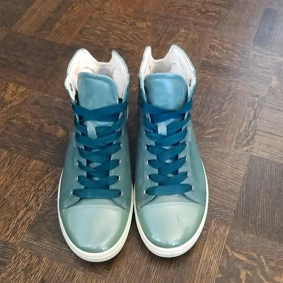 Ecco high hotsell top shoes
